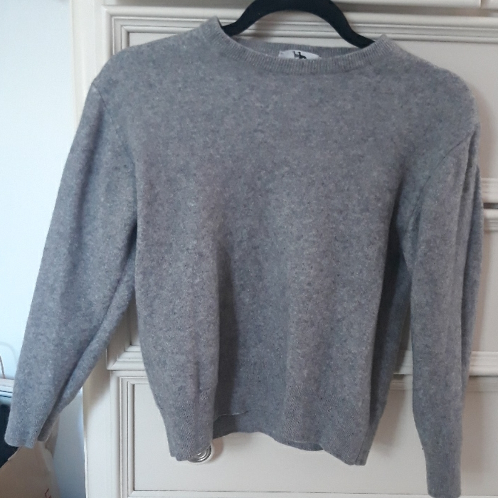 Grey crewneck sweater